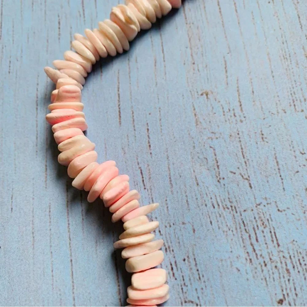 VTG Pink Shell Chip Necklace - Picture 2 of 2